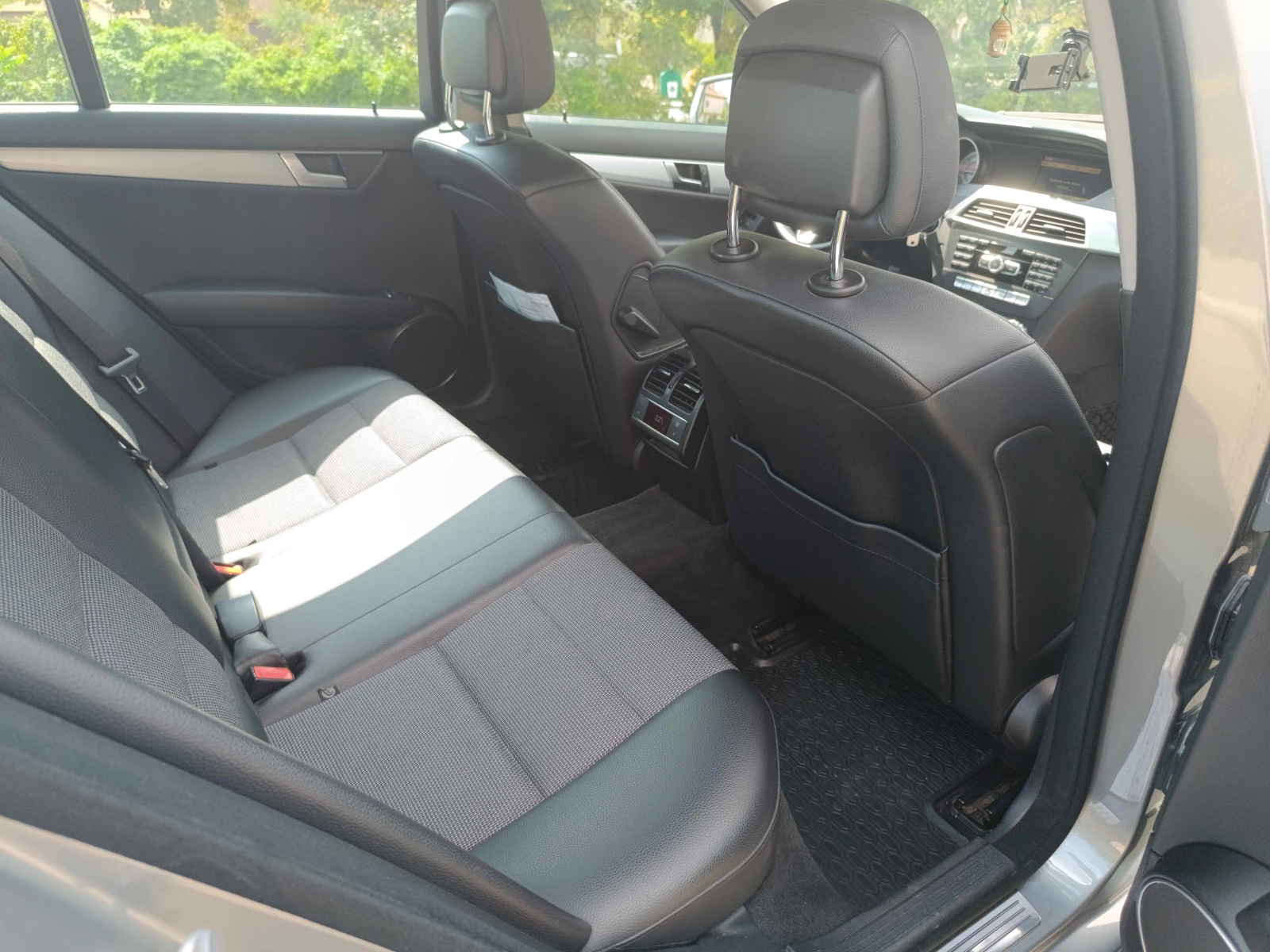 Mercedes-Benz C 220, снимка 11 - Автомобили и джипове - 55942609