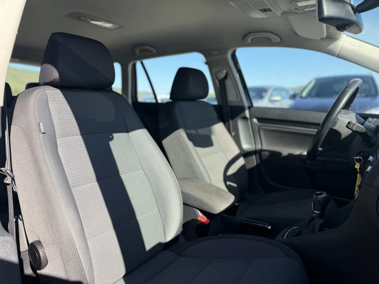 VW Golf 1.6 TDI, снимка 14 - Автомобили и джипове - 55991935