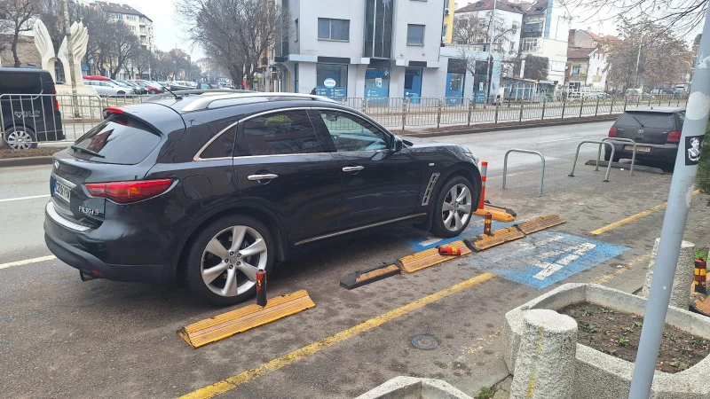 Infiniti Fx 30, снимка 7 - Автомобили и джипове - 49151302