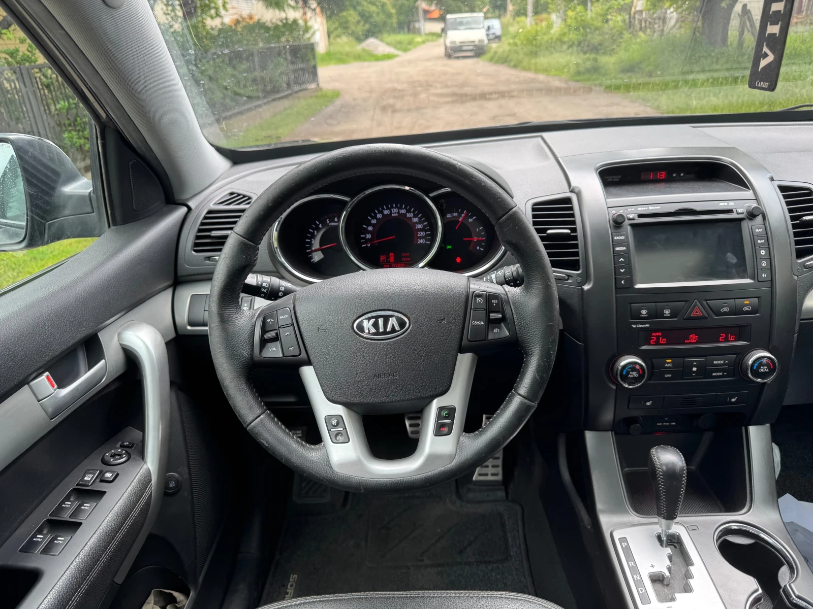 Kia Sorento ФУЛ* ПАНОРАМА* КЕЙЛЕС* КАМЕРА* Сменени Вериги*  - изображение 9