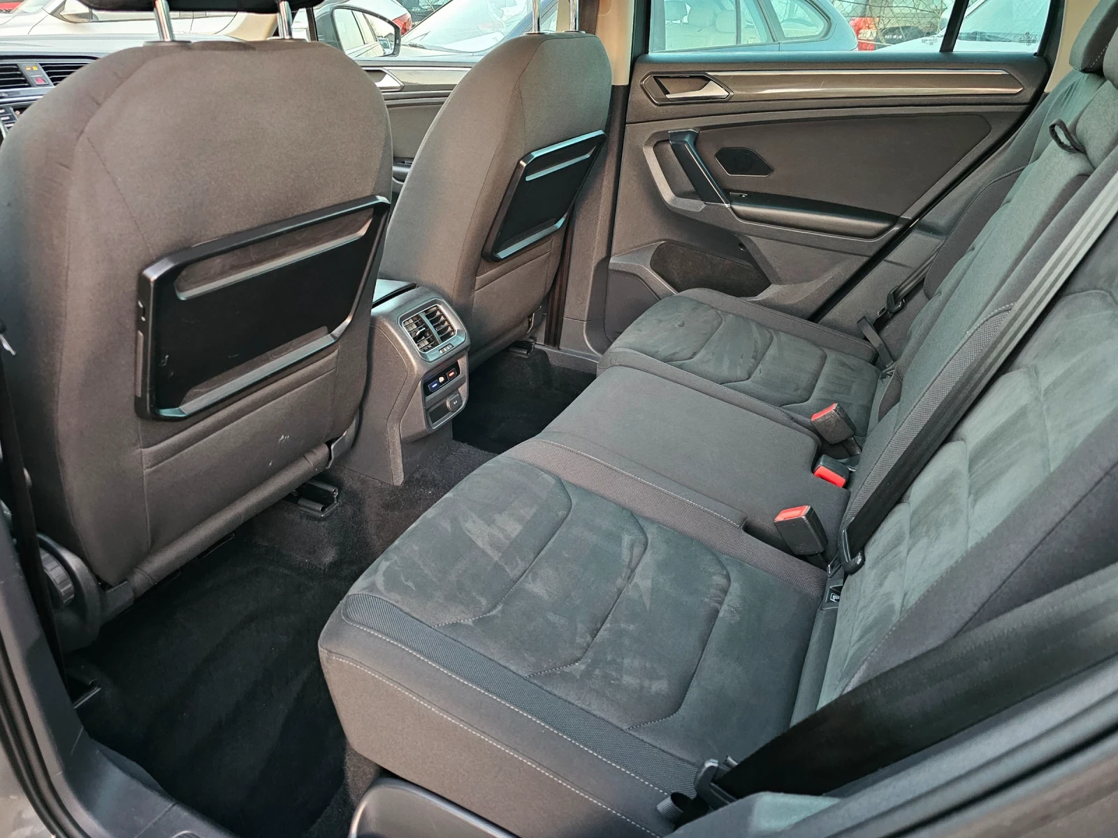 VW Tiguan 2.0TDI, 150к.с., снимка 10 - Автомобили и джипове - 53880674