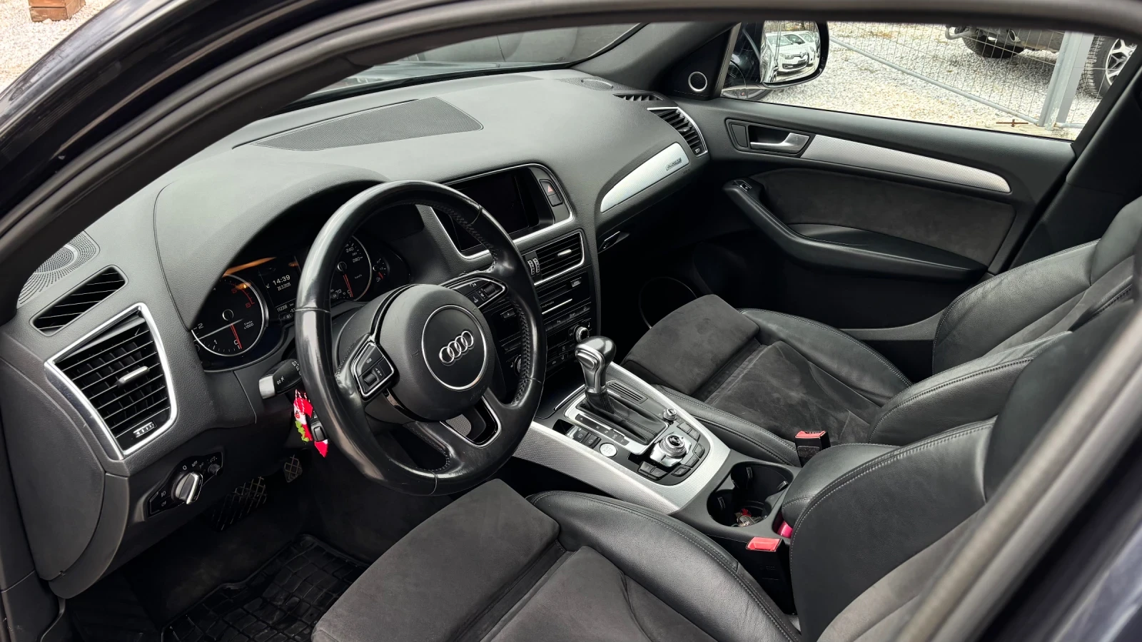 Audi Q5 Колата е с пълна сервизна история , снимка 5 - Автомобили и джипове - 53916620