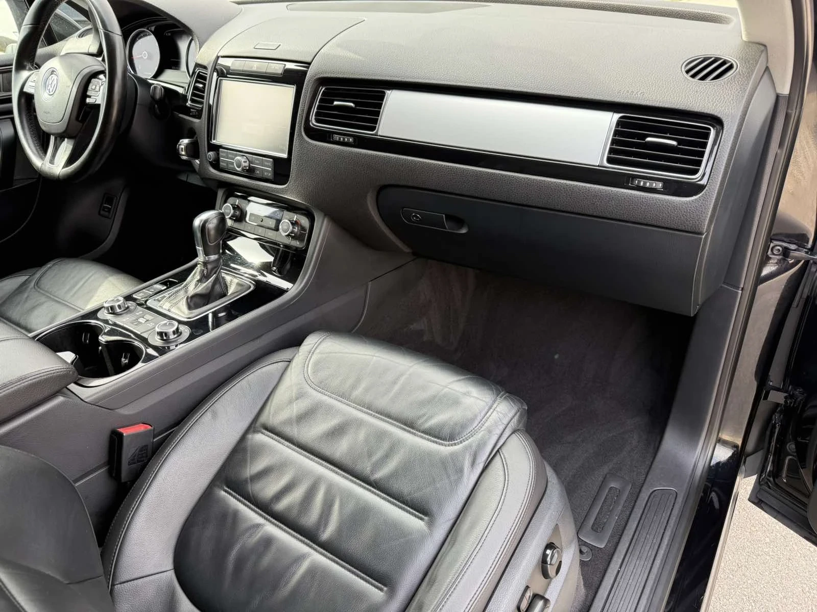 VW Touareg 3.0TDI 245к.с., снимка 10 - Автомобили и джипове - 54139079