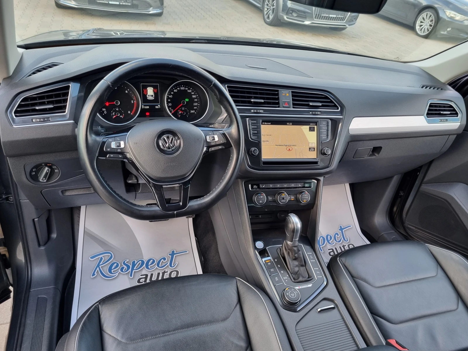 VW Tiguan 2.0TDi-150ps 4 MOTION* KEYLESS, КОЖА, LED, DISTRON, снимка 9 - Автомобили и джипове - 56310842