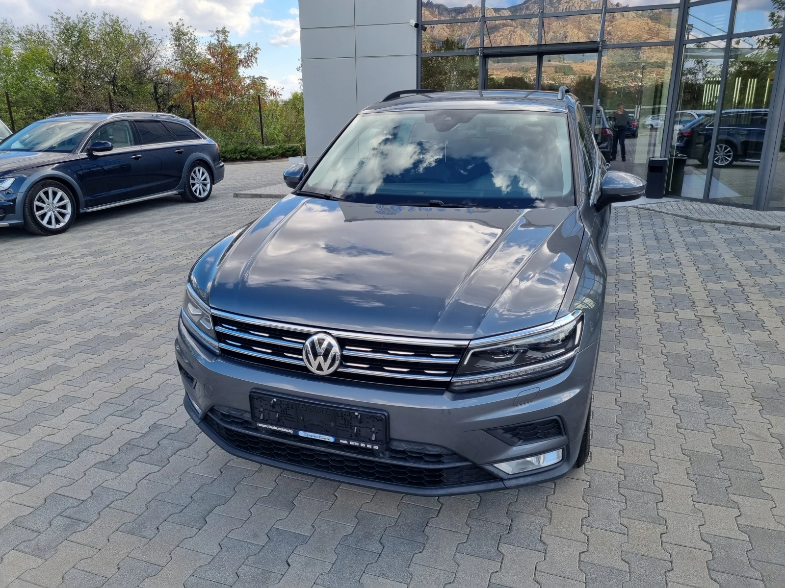 VW Tiguan 2.0TDi-150ps 4 MOTION* KEYLESS, КОЖА, LED, DISTRON, снимка 3 - Автомобили и джипове - 56310842