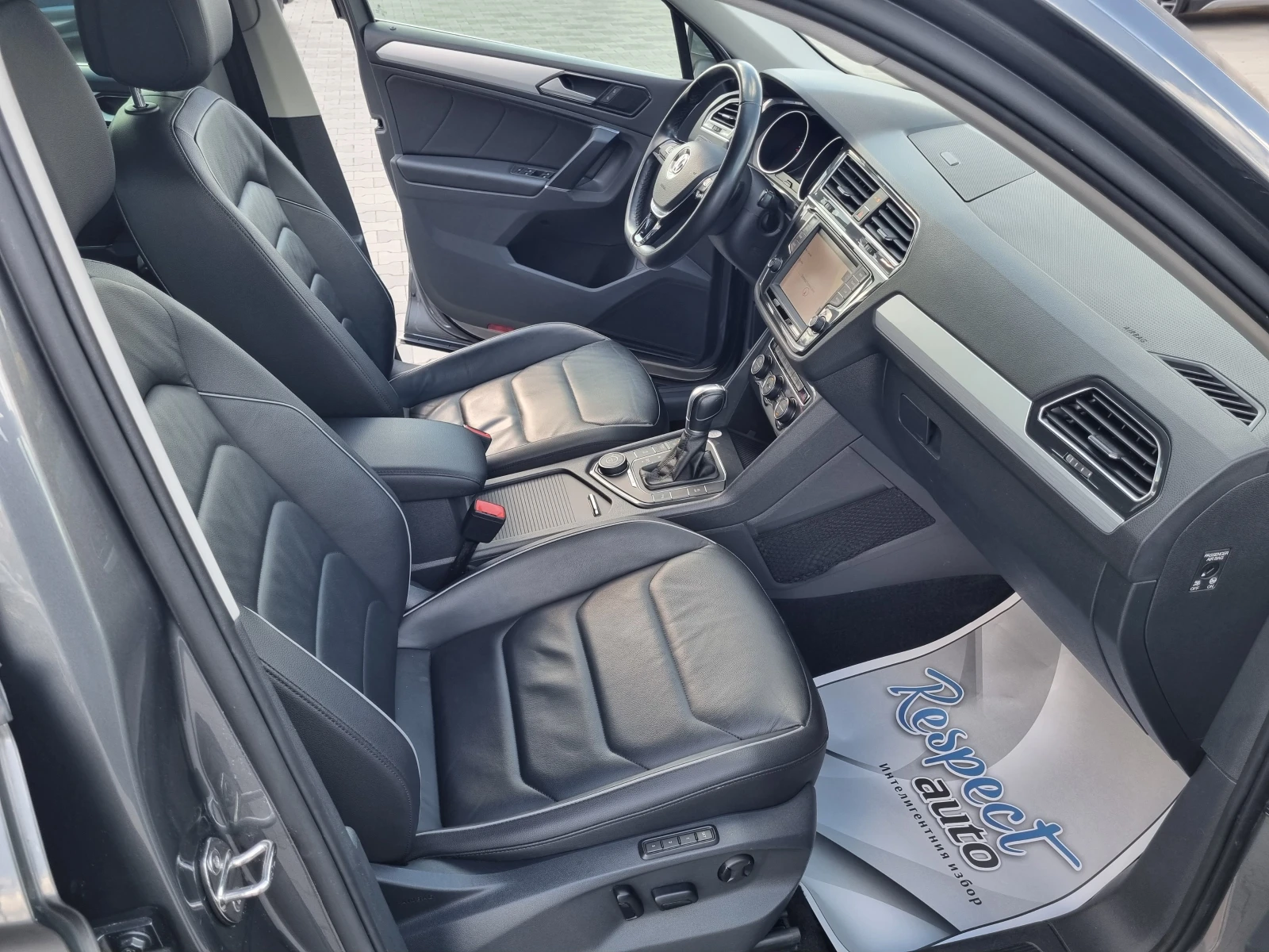 VW Tiguan 2.0TDi-150ps 4 MOTION* KEYLESS, КОЖА, LED, DISTRON, снимка 12 - Автомобили и джипове - 56310842