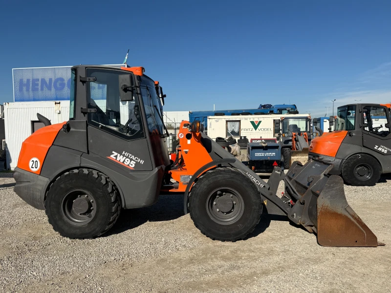 Челен товарач Hitachi ZW 95, снимка 12 - Индустриална техника - 52422115
