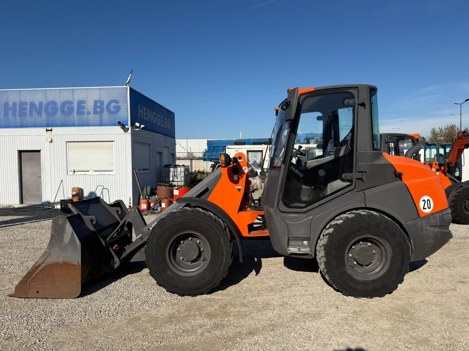 Челен товарач Hitachi ZW 95, снимка 1