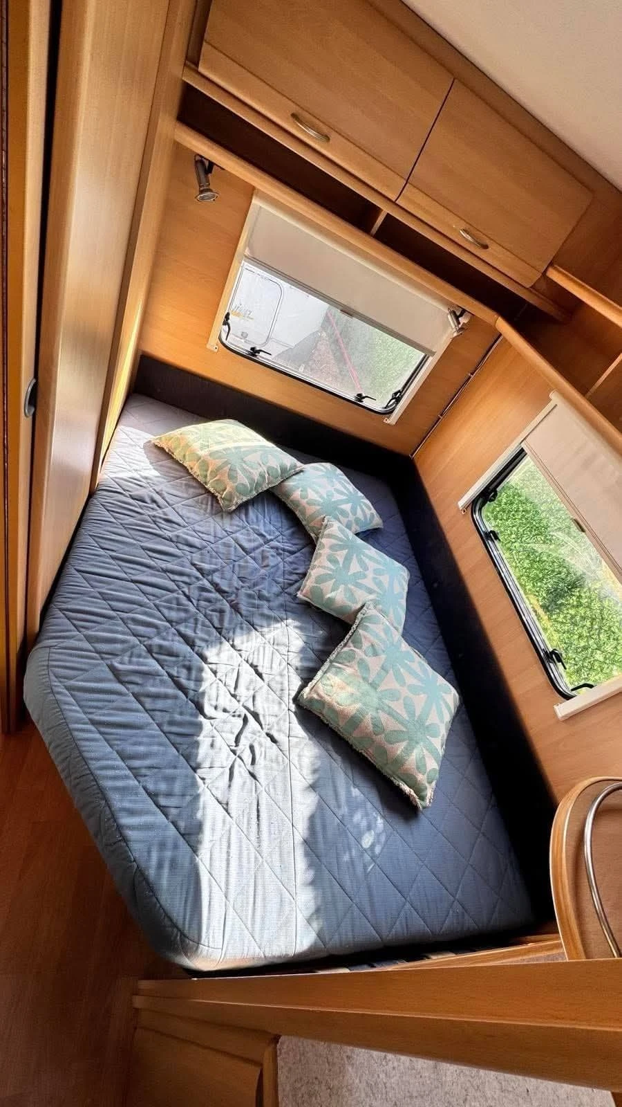 Каравана Dethleffs С единични легла , снимка 7 - Каравани и кемпери - 53916844