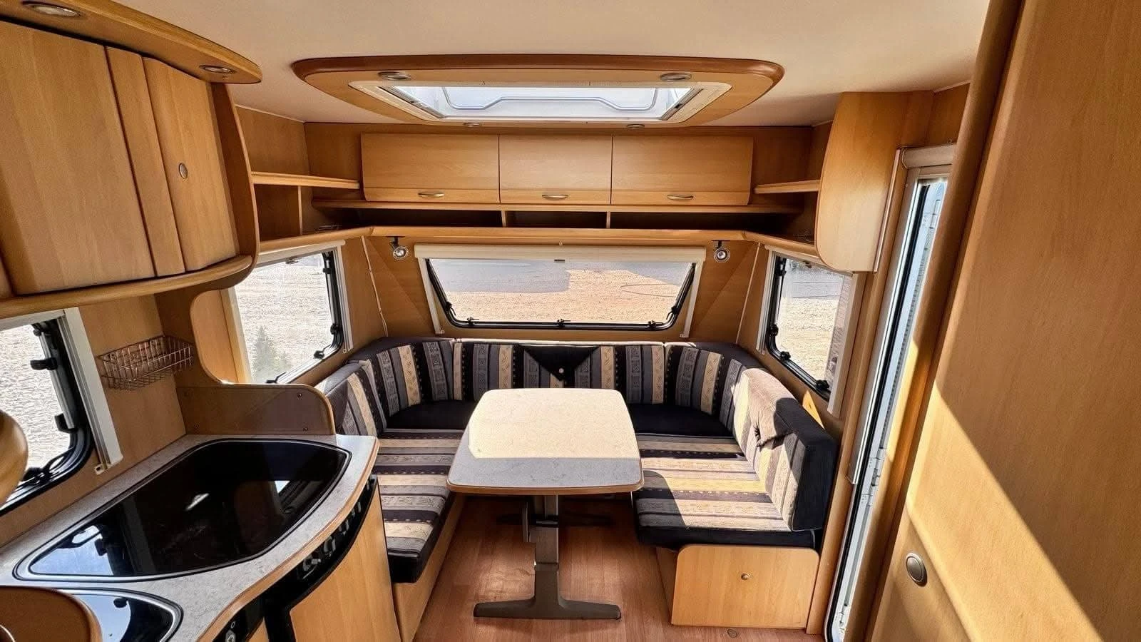 Каравана Dethleffs С единични легла , снимка 11 - Каравани и кемпери - 53916844