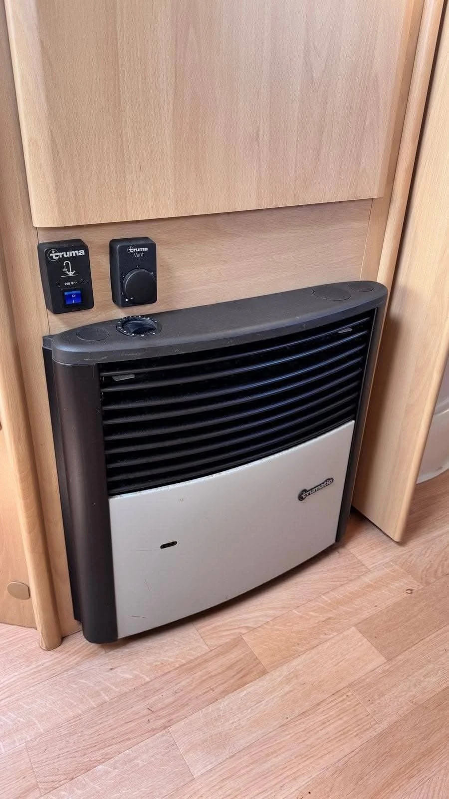 Каравана Dethleffs С единични легла , снимка 16 - Каравани и кемпери - 53916844