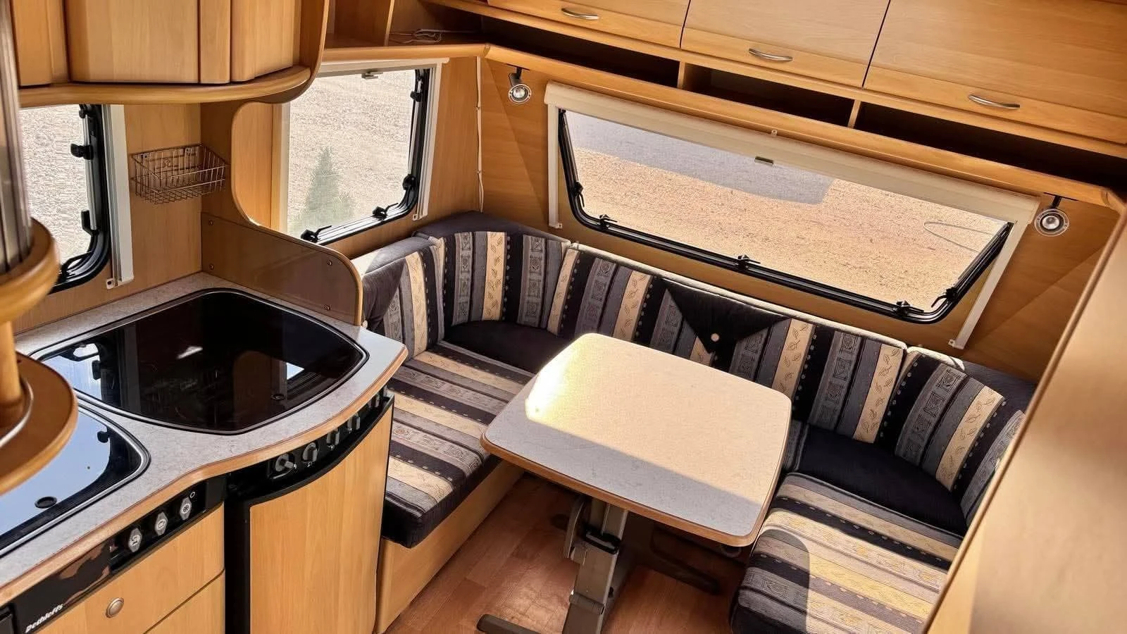 Каравана Dethleffs С единични легла , снимка 12 - Каравани и кемпери - 53916844