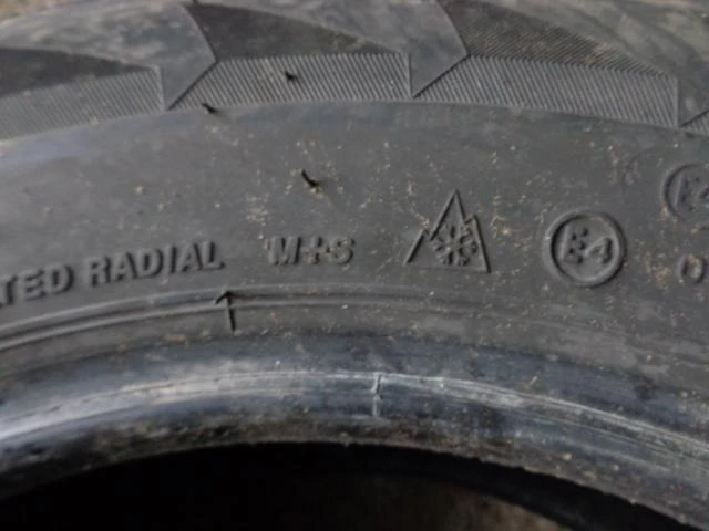 Гуми Зимни 215/65R16, снимка 3 - Гуми и джанти - 20270024