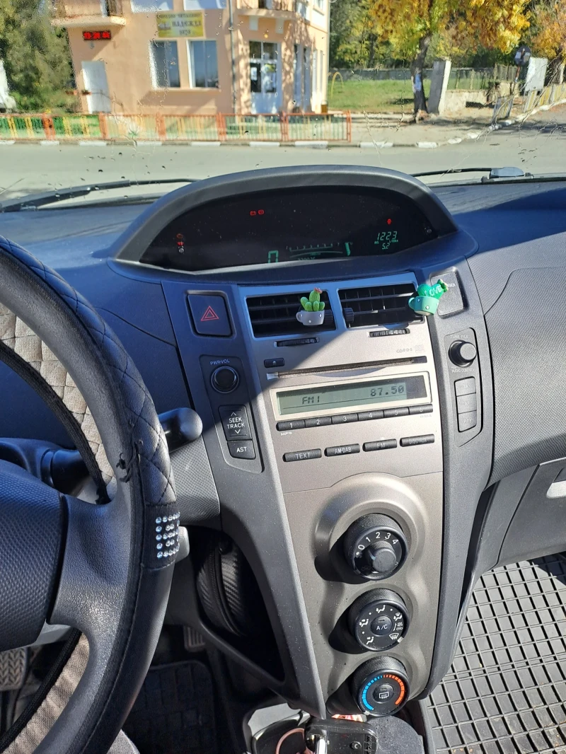 Toyota Yaris, снимка 10 - Автомобили и джипове - 47736790