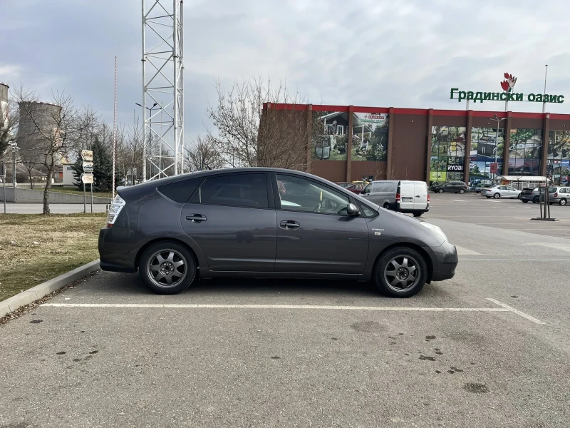 Toyota Prius 1.5 Hybrid facelift , снимка 3 - Автомобили и джипове - 48997382