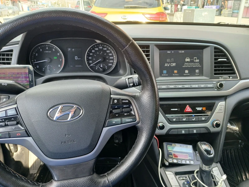 Hyundai Elantra, снимка 5 - Автомобили и джипове - 49344150