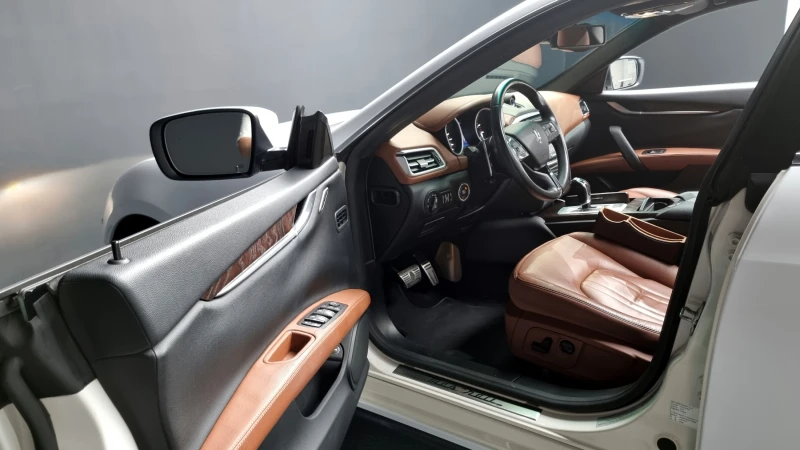 Maserati Ghibli 3.0, снимка 9 - Автомобили и джипове - 52447793