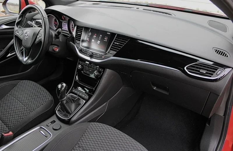 Opel Astra, снимка 6 - Автомобили и джипове - 52510642