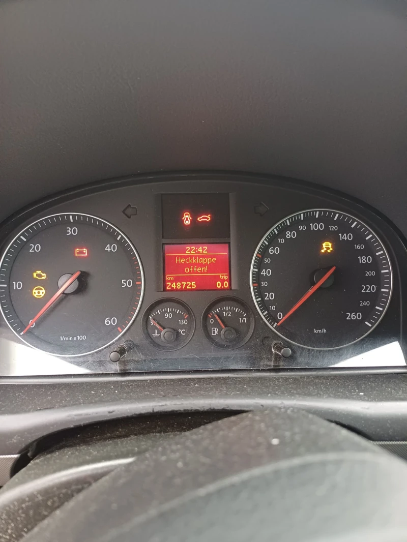 VW Touran 2.0 6ск 140 кс, снимка 7 - Автомобили и джипове - 53128007