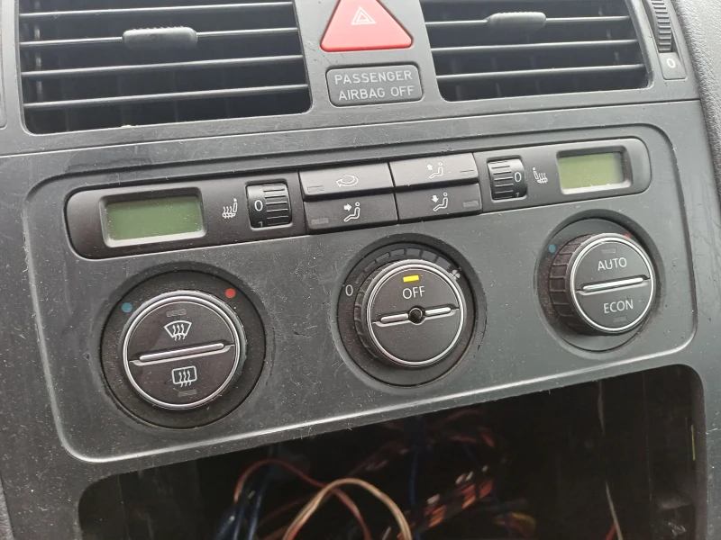 VW Touran 2.0 6ск 140 кс, снимка 8 - Автомобили и джипове - 53128007