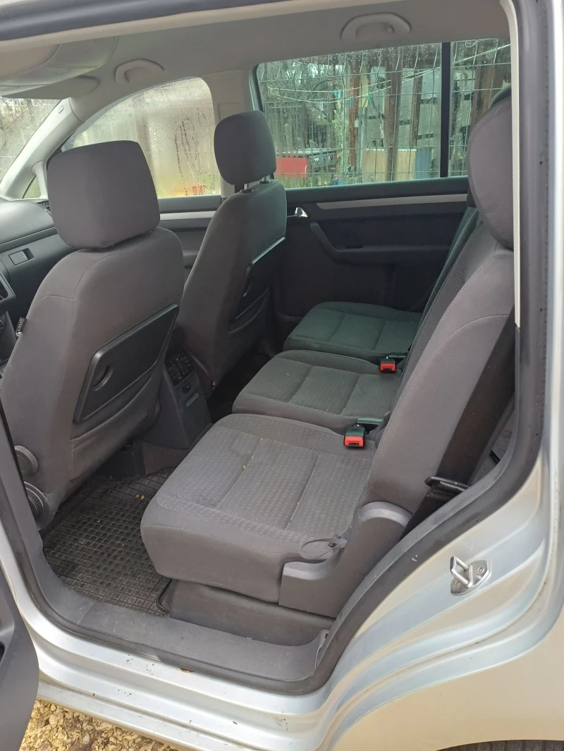 VW Touran 2.0 6ск 140 кс, снимка 9 - Автомобили и джипове - 53128007