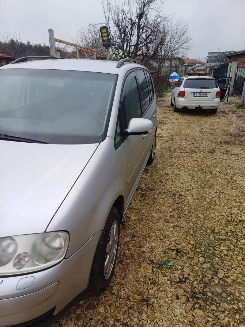 VW Touran 2.0 6ск 140 кс, снимка 13 - Автомобили и джипове - 53128007