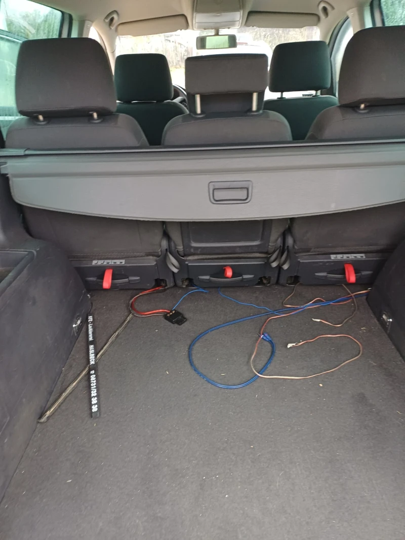 VW Touran 2.0 6ск 140 кс, снимка 6 - Автомобили и джипове - 53128007