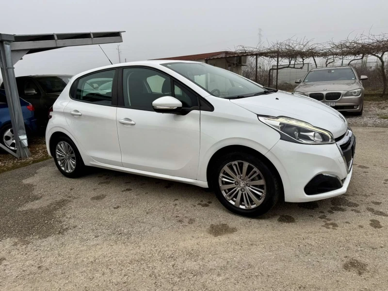 Peugeot 208 1.2i 54хил.км.FaceLift, снимка 4 - Автомобили и джипове - 53280748