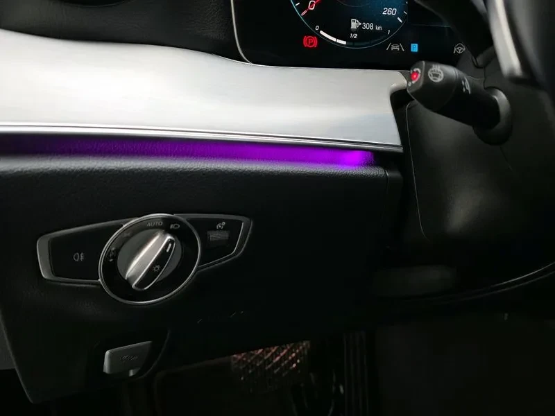 Mercedes-Benz E 200, снимка 17 - Автомобили и джипове - 54818418