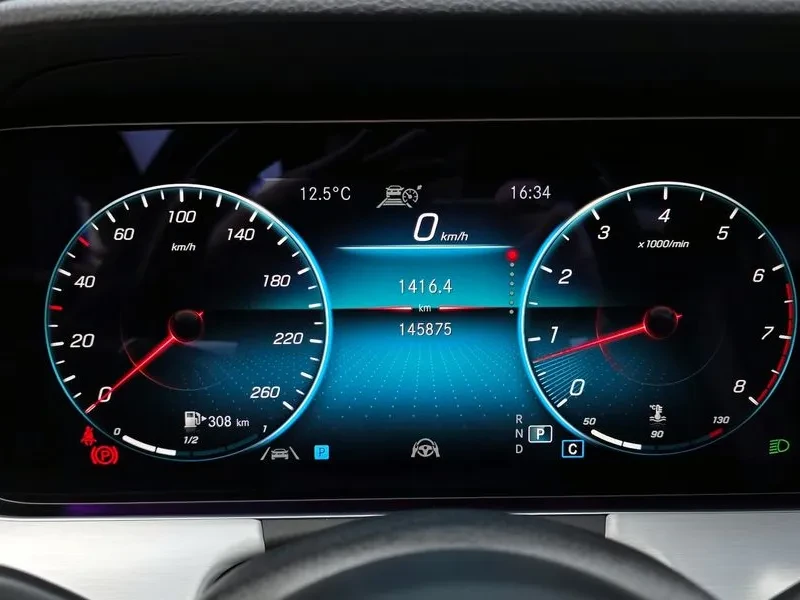 Mercedes-Benz E 200, снимка 8 - Автомобили и джипове - 54818418