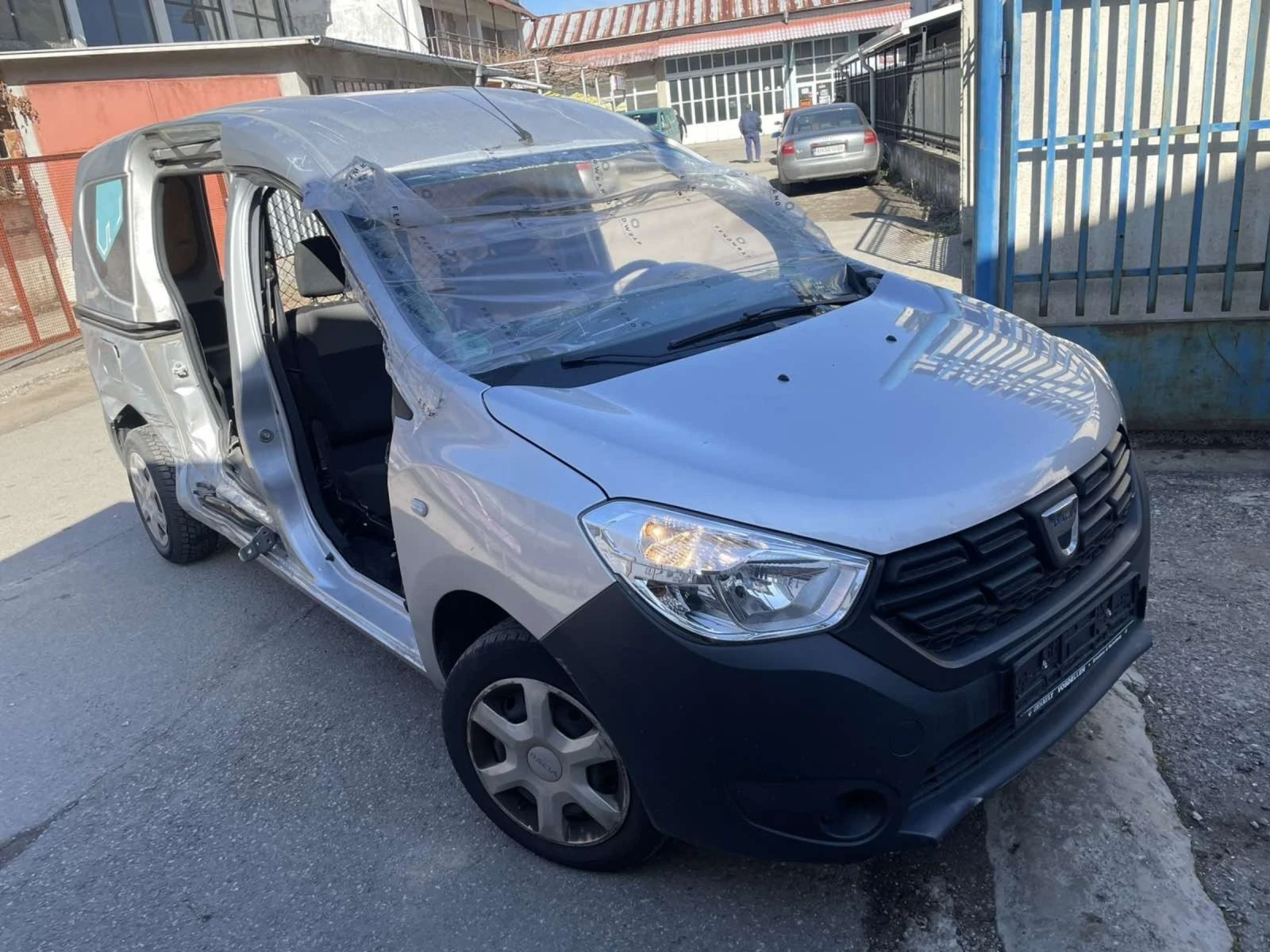 Dacia Dokker 1.6i ГАЗ - изображение 3