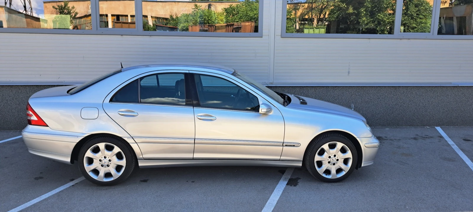 Mercedes-Benz C 320 3.2 4MATIC - изображение 10