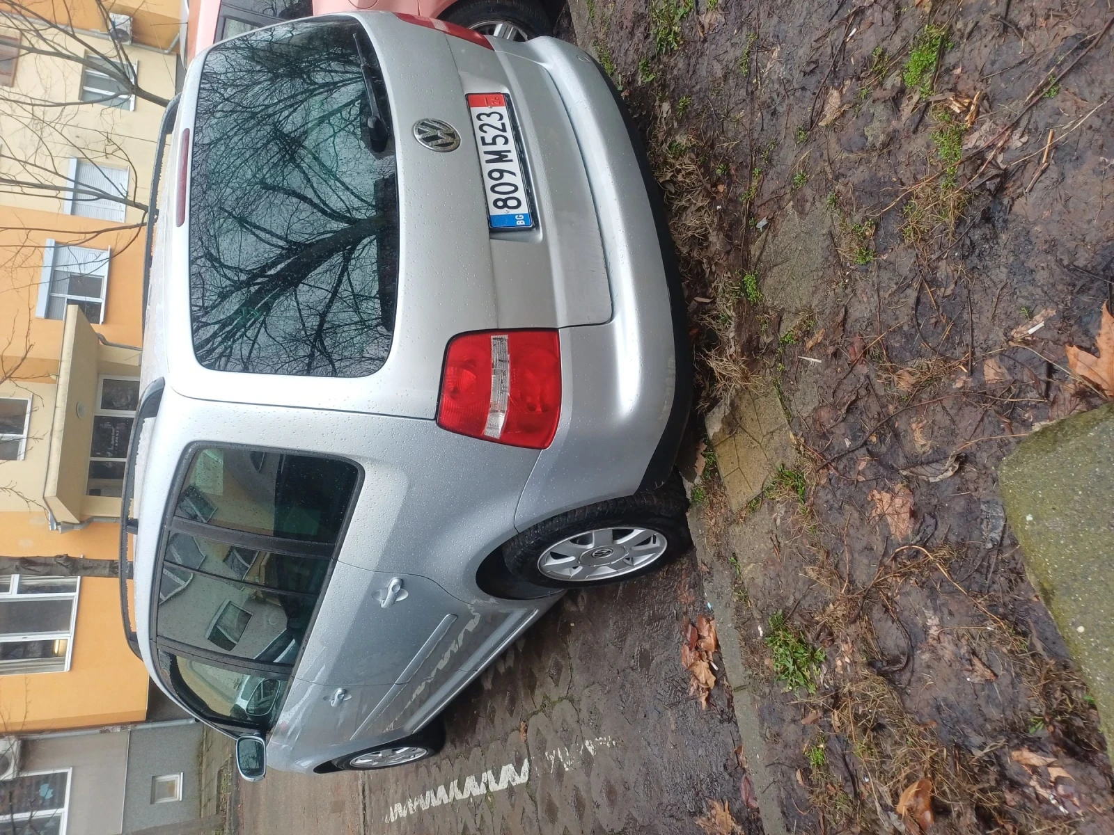 VW Touran 2.0 6ск 140 кс, снимка 5 - Автомобили и джипове - 53128007