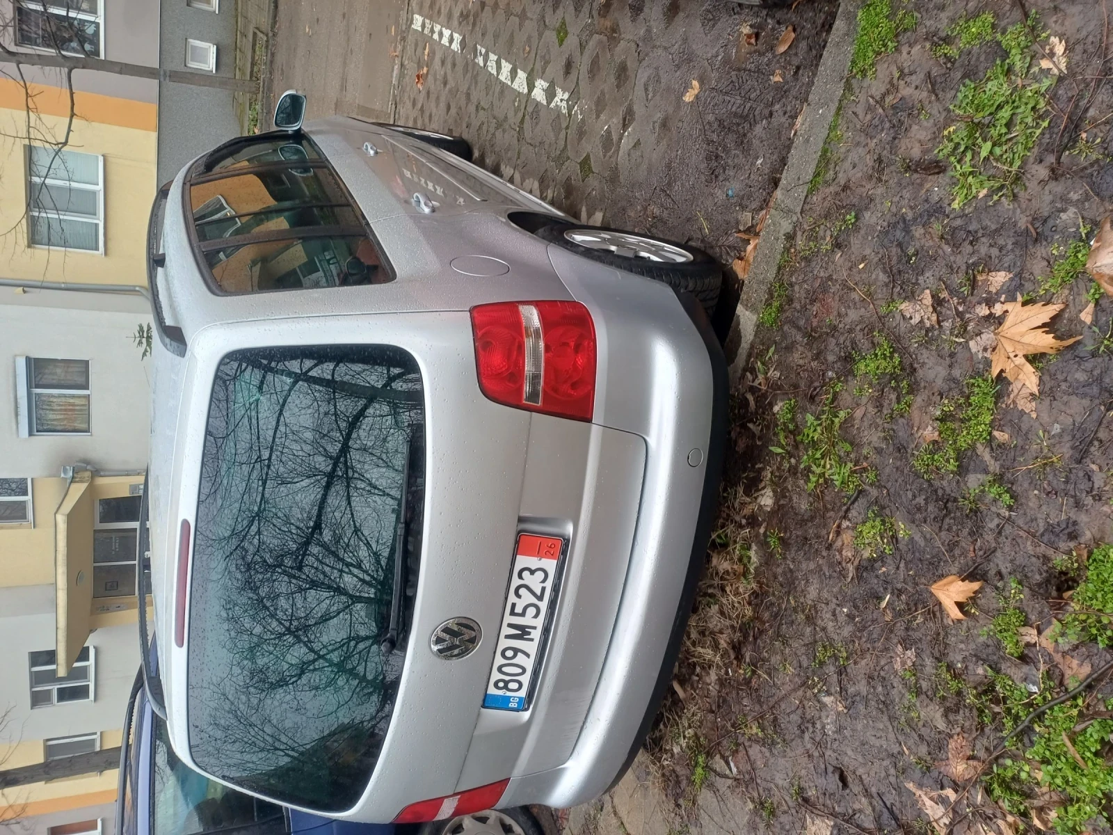 VW Touran 2.0 6ск 140 кс, снимка 4 - Автомобили и джипове - 53128007