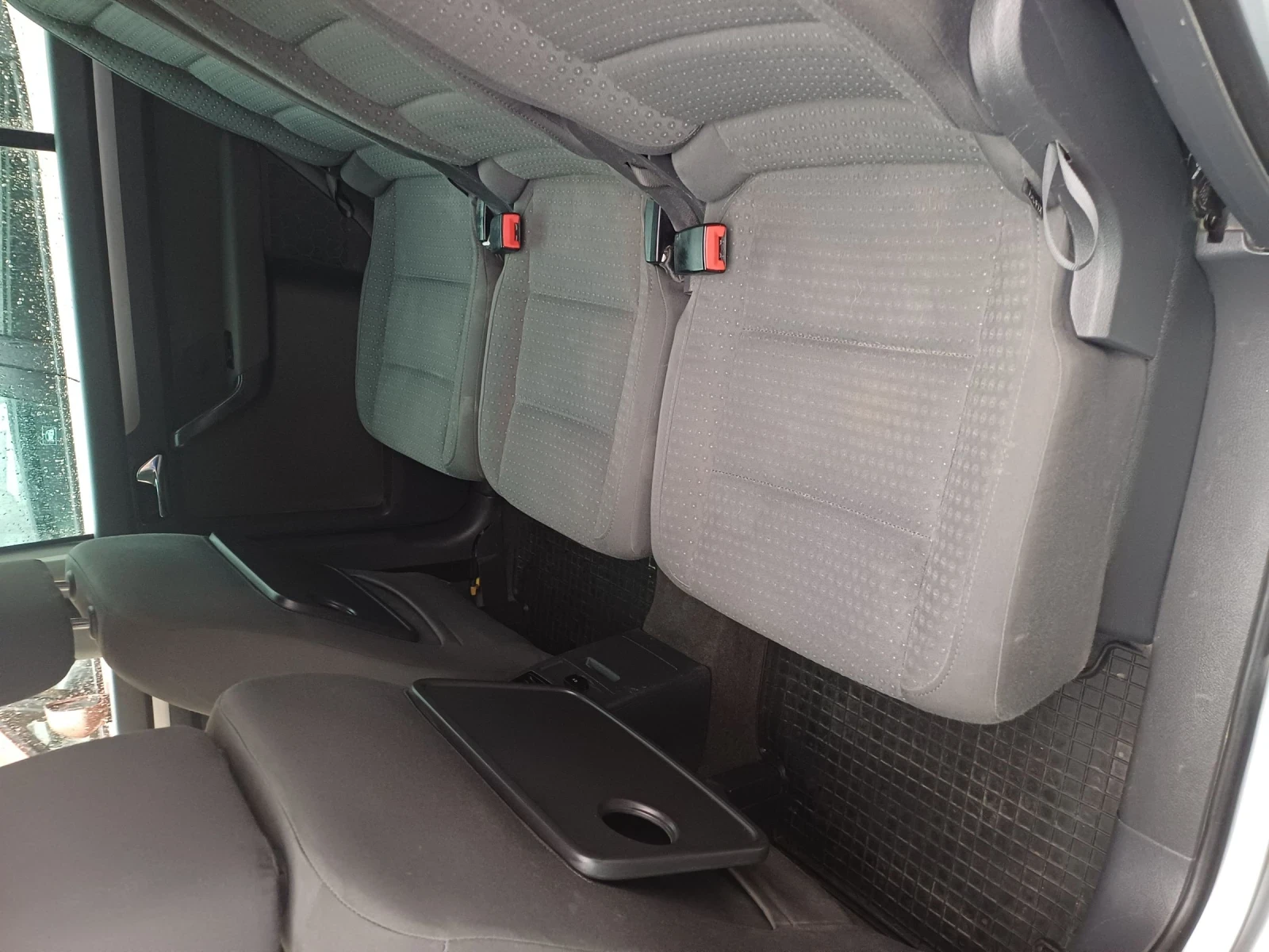 VW Touran 2.0 6ск 140 кс, снимка 8 - Автомобили и джипове - 53128007