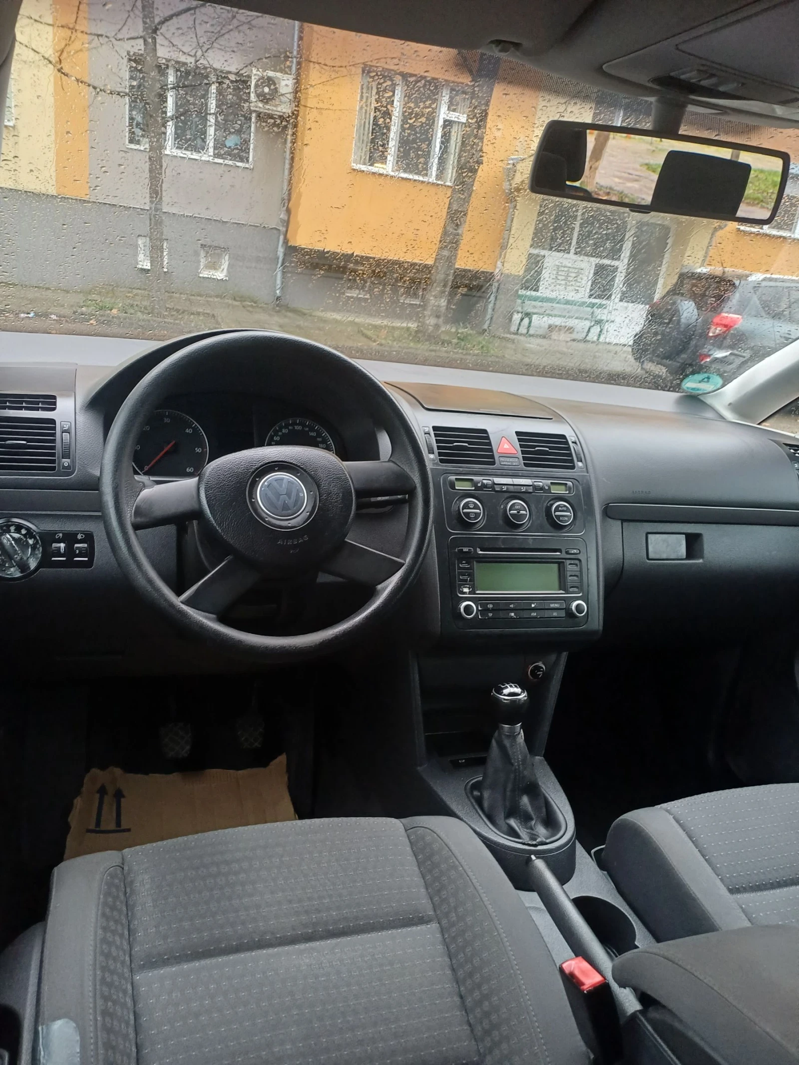 VW Touran 2.0 6ск 140 кс, снимка 9 - Автомобили и джипове - 53128007