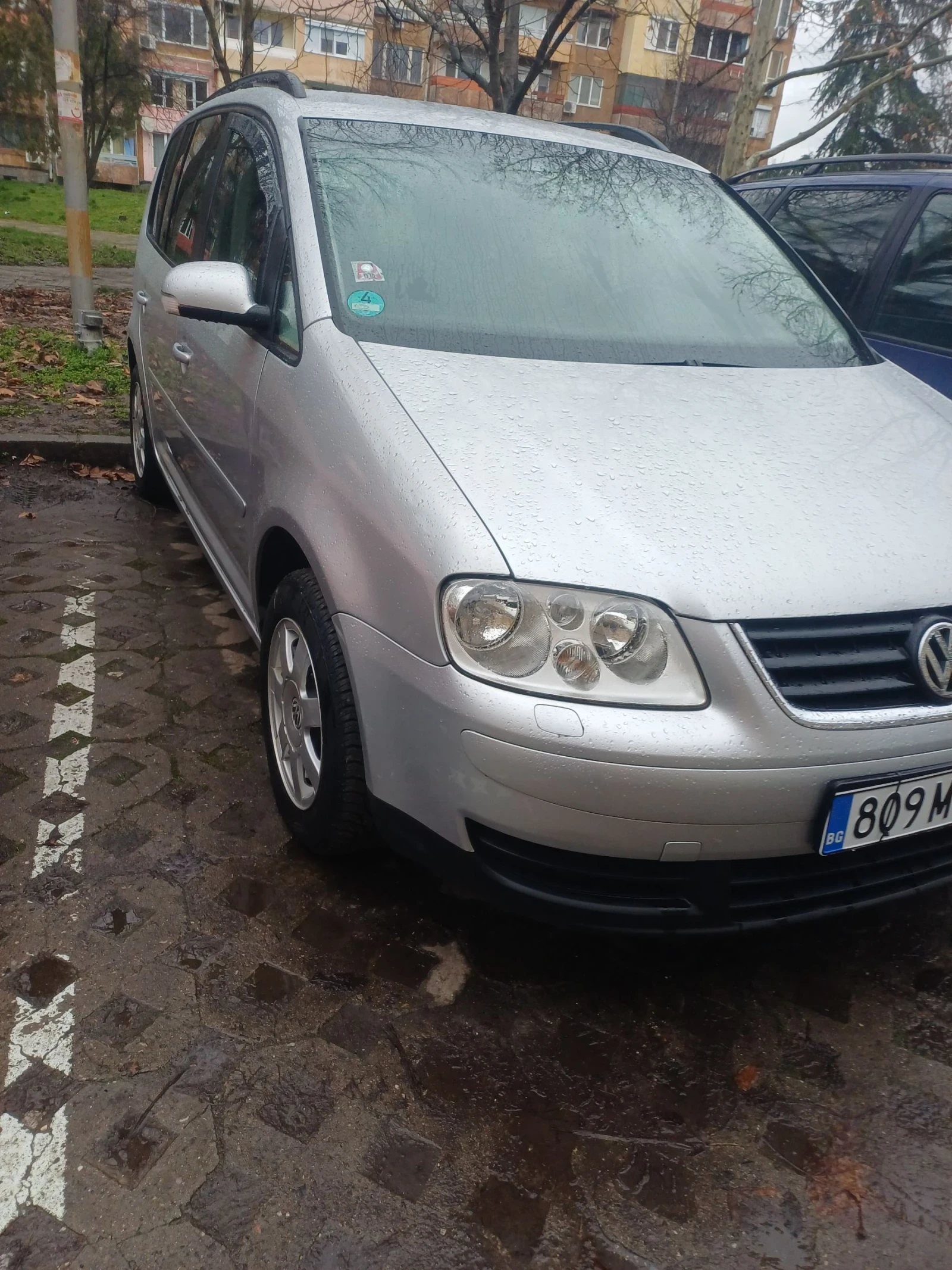 VW Touran 2.0 6ск 140 кс, снимка 3 - Автомобили и джипове - 53128007