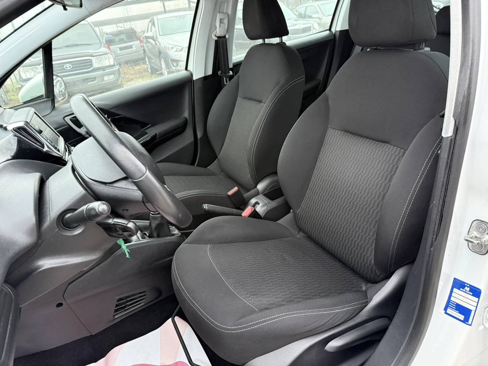 Peugeot 208 1.2i 54хил.км.FaceLift - изображение 9