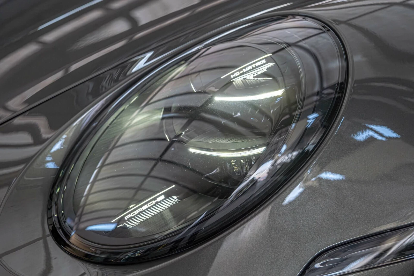 Porsche 911 Turbo S Hybrid/PDCC/PCCB/PDK/PDLS+ /Камера 360/Bur, снимка 4 - Автомобили и джипове - 53829548