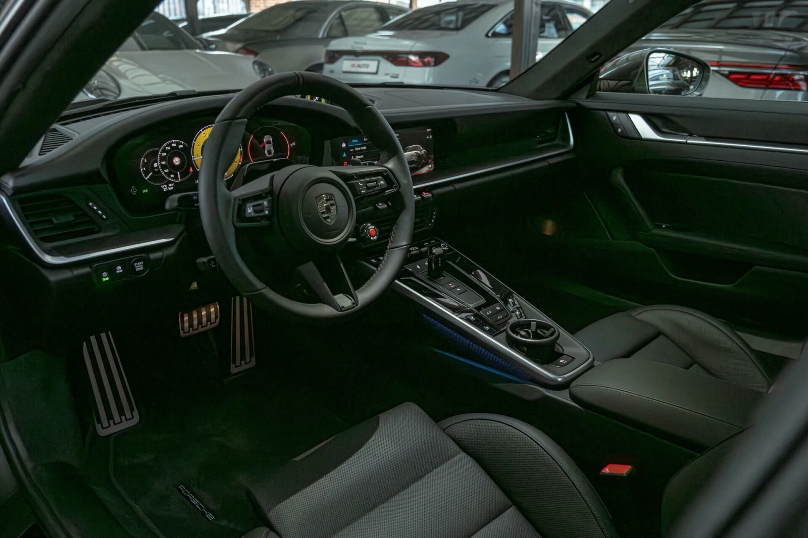 Porsche 911 Turbo S Hybrid/PDCC/PCCB/PDK/PDLS+ /Камера 360/Bur, снимка 8 - Автомобили и джипове - 53829548