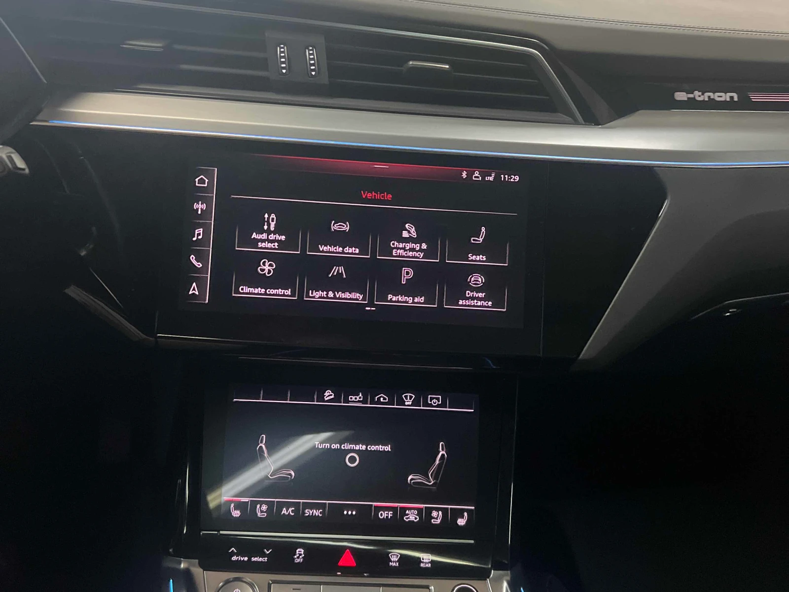 Audi E-Tron Technik* 360view* Pano* Подгрев* Обдухване* Keyles, снимка 9 - Автомобили и джипове - 53979427