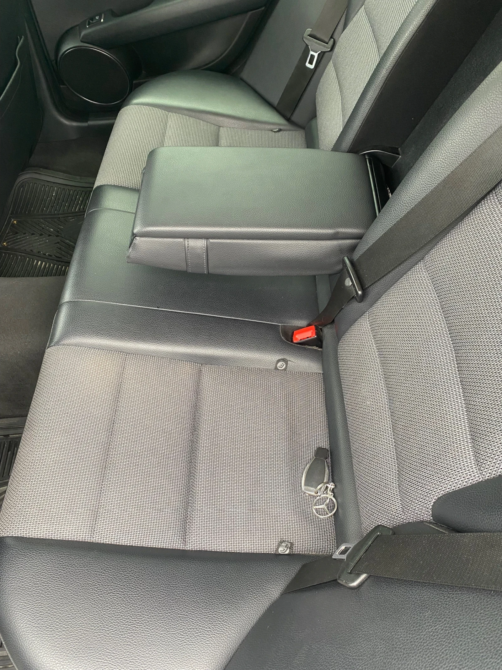 Mercedes-Benz C 220, снимка 8 - Автомобили и джипове - 54196758