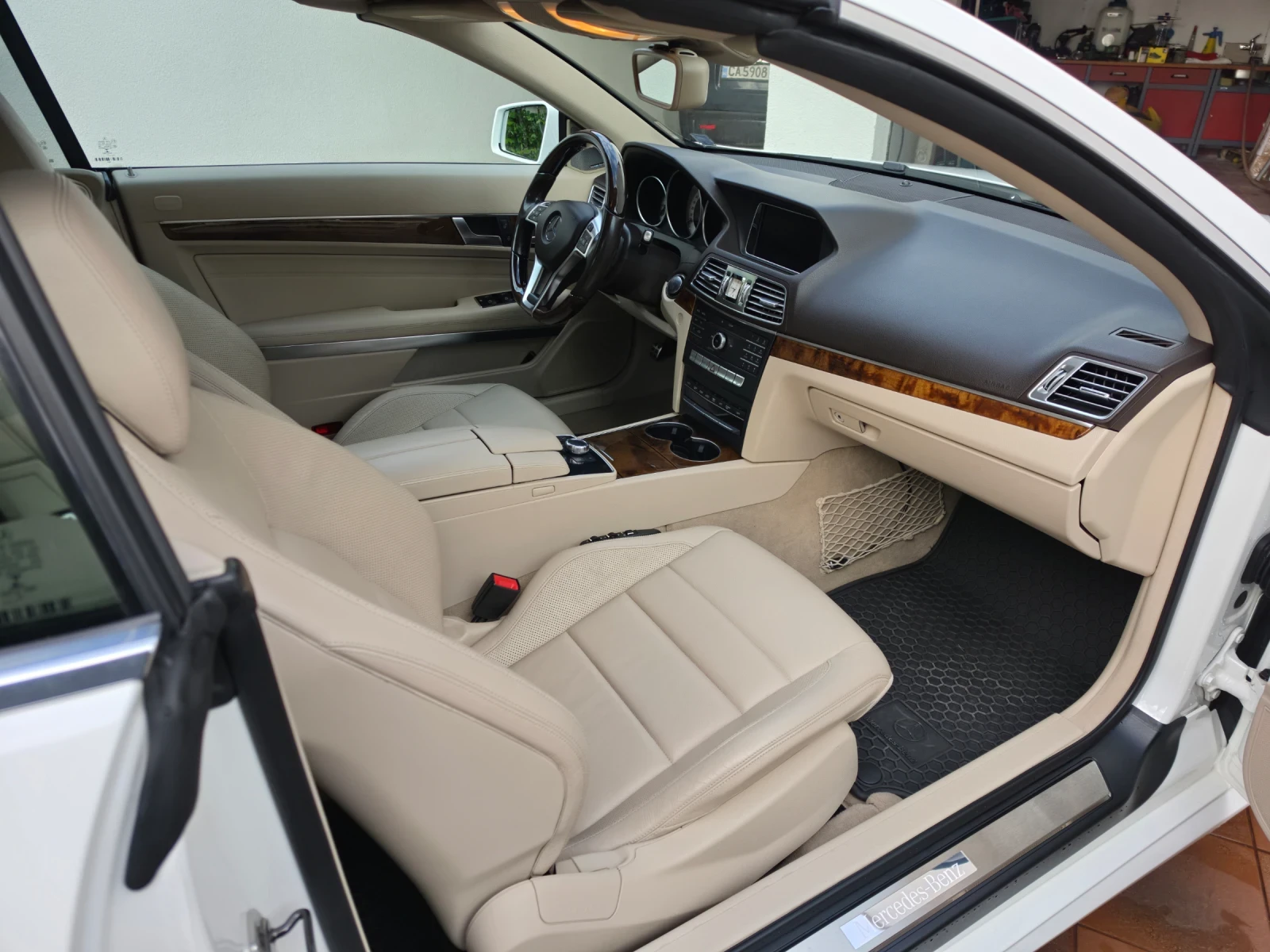 Mercedes-Benz E 400, снимка 13 - Автомобили и джипове - 54295741