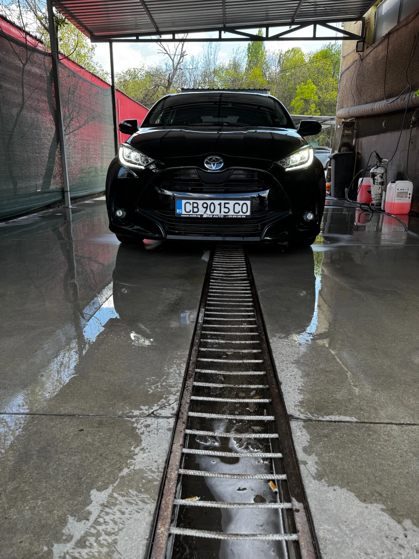 Toyota Yaris 1.5 ХИБРИД, снимка 2 - Автомобили и джипове - 54438872