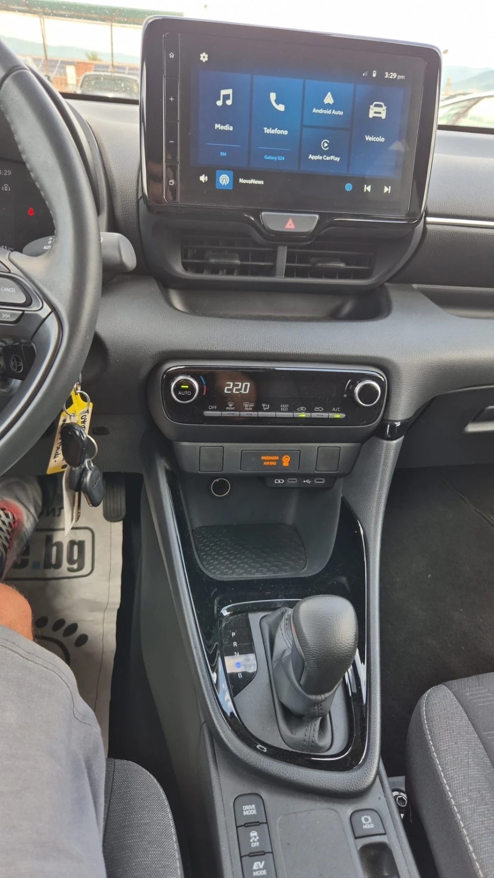 Toyota Yaris 1.5 ХИБРИД, снимка 7 - Автомобили и джипове - 54438872