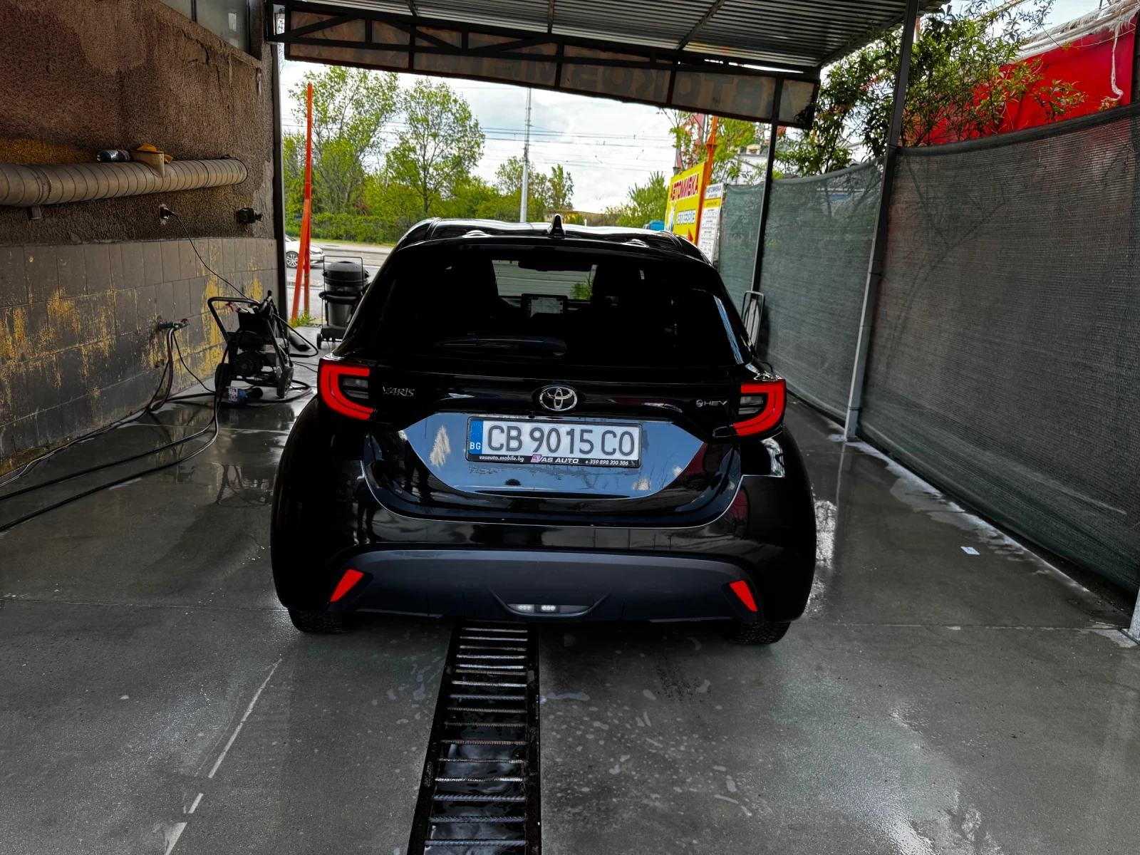 Toyota Yaris 1.5 ХИБРИД, снимка 4 - Автомобили и джипове - 54438872