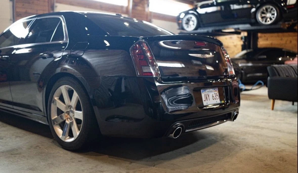 Chrysler 300c SRT8 / 6.4 V8 / 30K KM / ОБДУХВАНЕ / HARMON KARDON, снимка 4 - Автомобили и джипове - 54450898