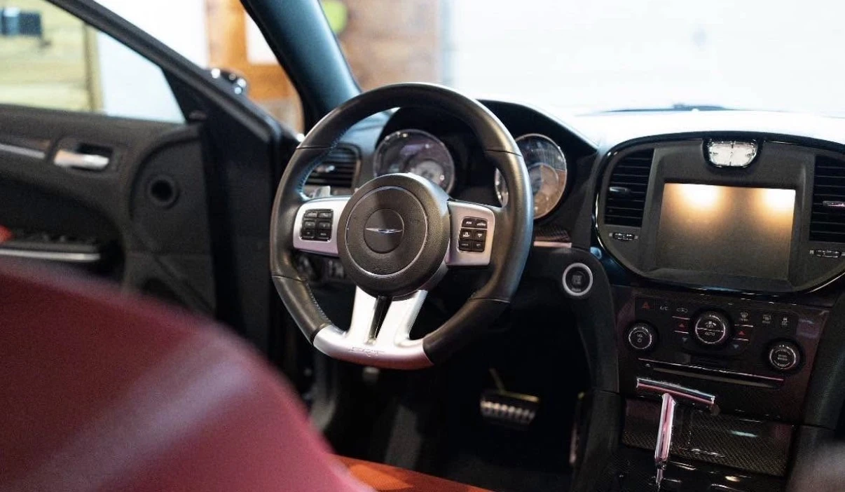 Chrysler 300c SRT8 / 6.4 V8 / 30K KM / ОБДУХВАНЕ / HARMON KARDON, снимка 6 - Автомобили и джипове - 54450898