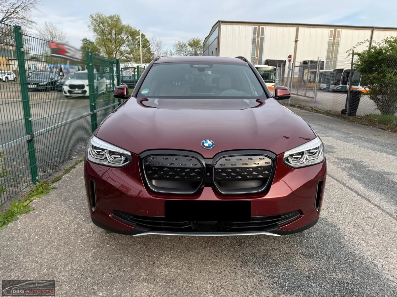 BMW iX3 IMPRESSIVE/286HP/M-SPORT/PANO/HUD/360/H&K/394q, снимка 2 - Автомобили и джипове - 54856005