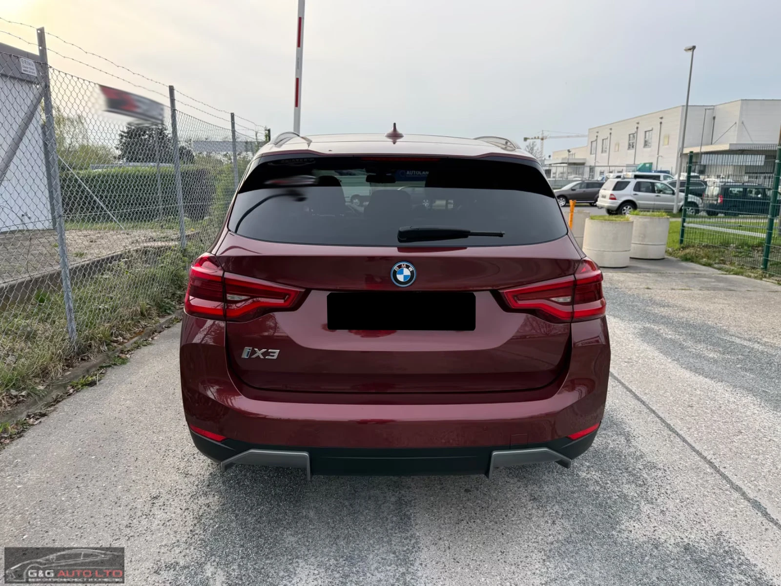 BMW iX3 IMPRESSIVE/286HP/M-SPORT/PANO/HUD/360/H&K/394q, снимка 6 - Автомобили и джипове - 54856005